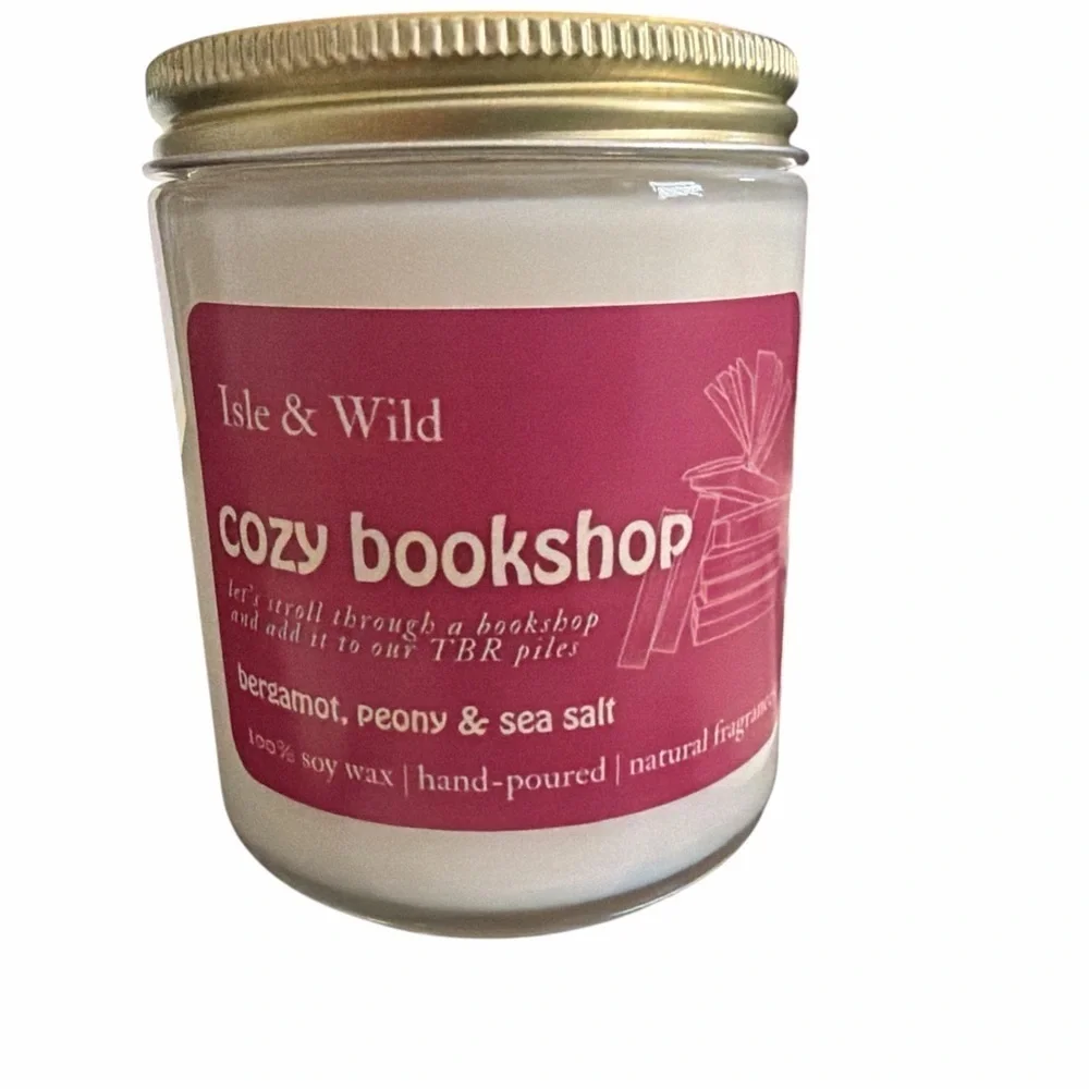 Isle & Wild Cozy Bookshop Candle New
